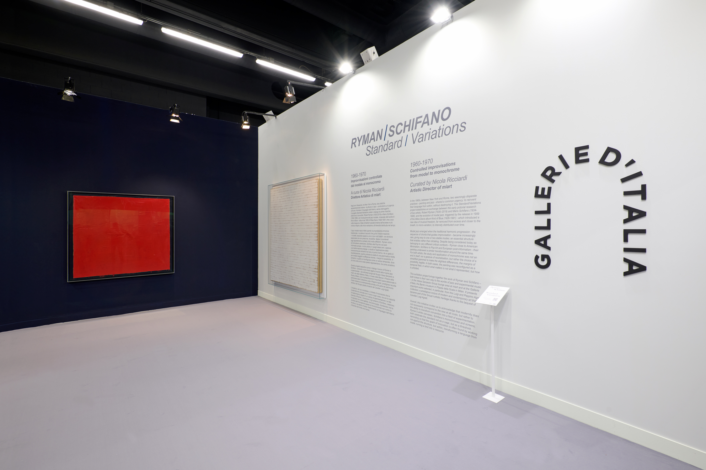 Stand miart con opere di Schifano e Ryman